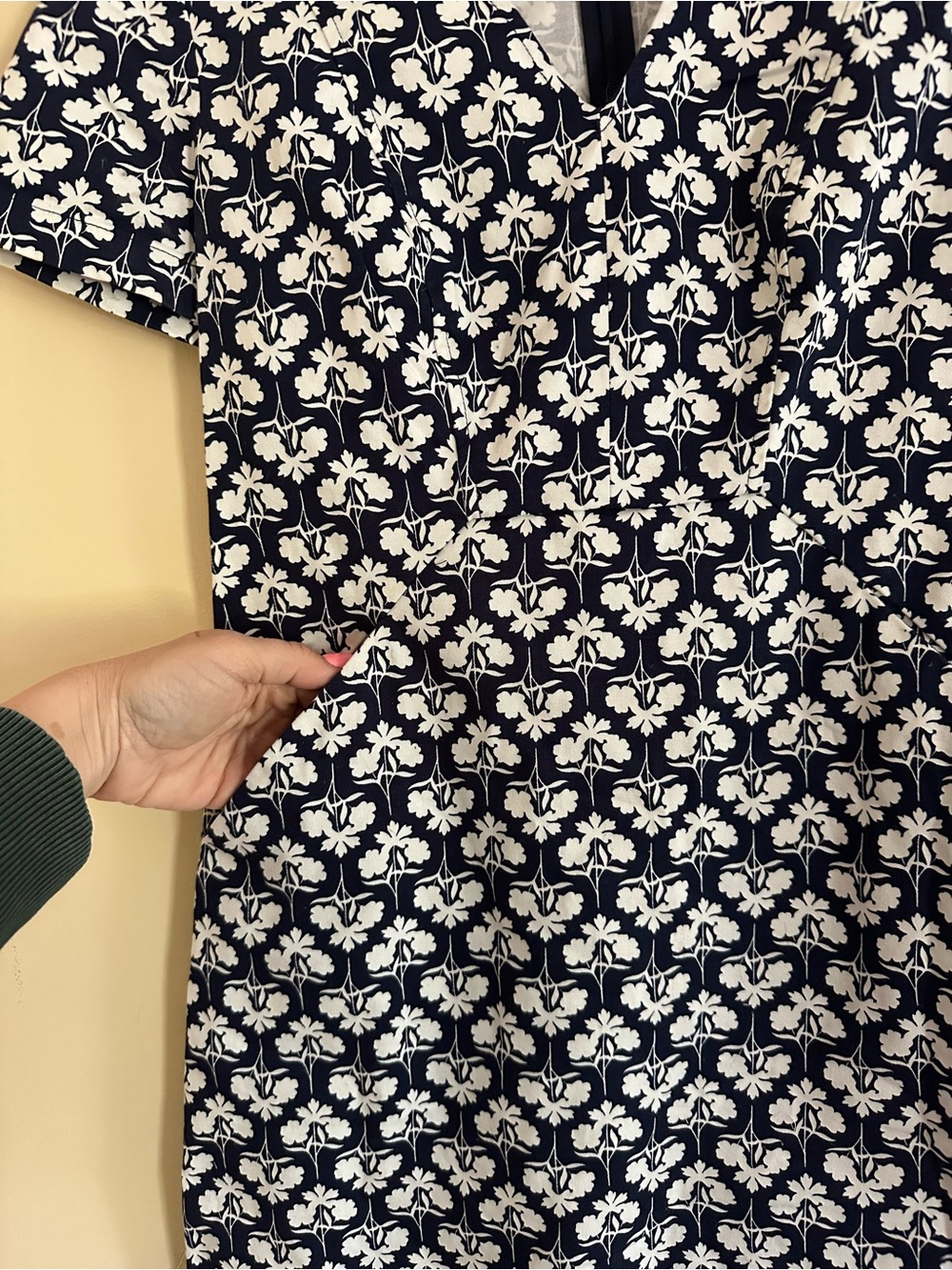 Boden Navy and White Floral V-neck Pocket Dress 8p - Picture 8 of 9